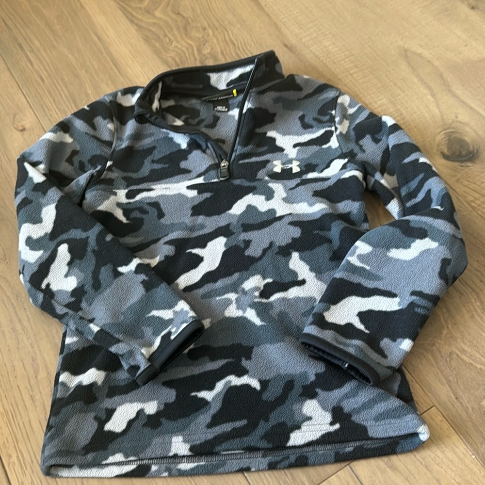 Under Armour camo zip up size 7